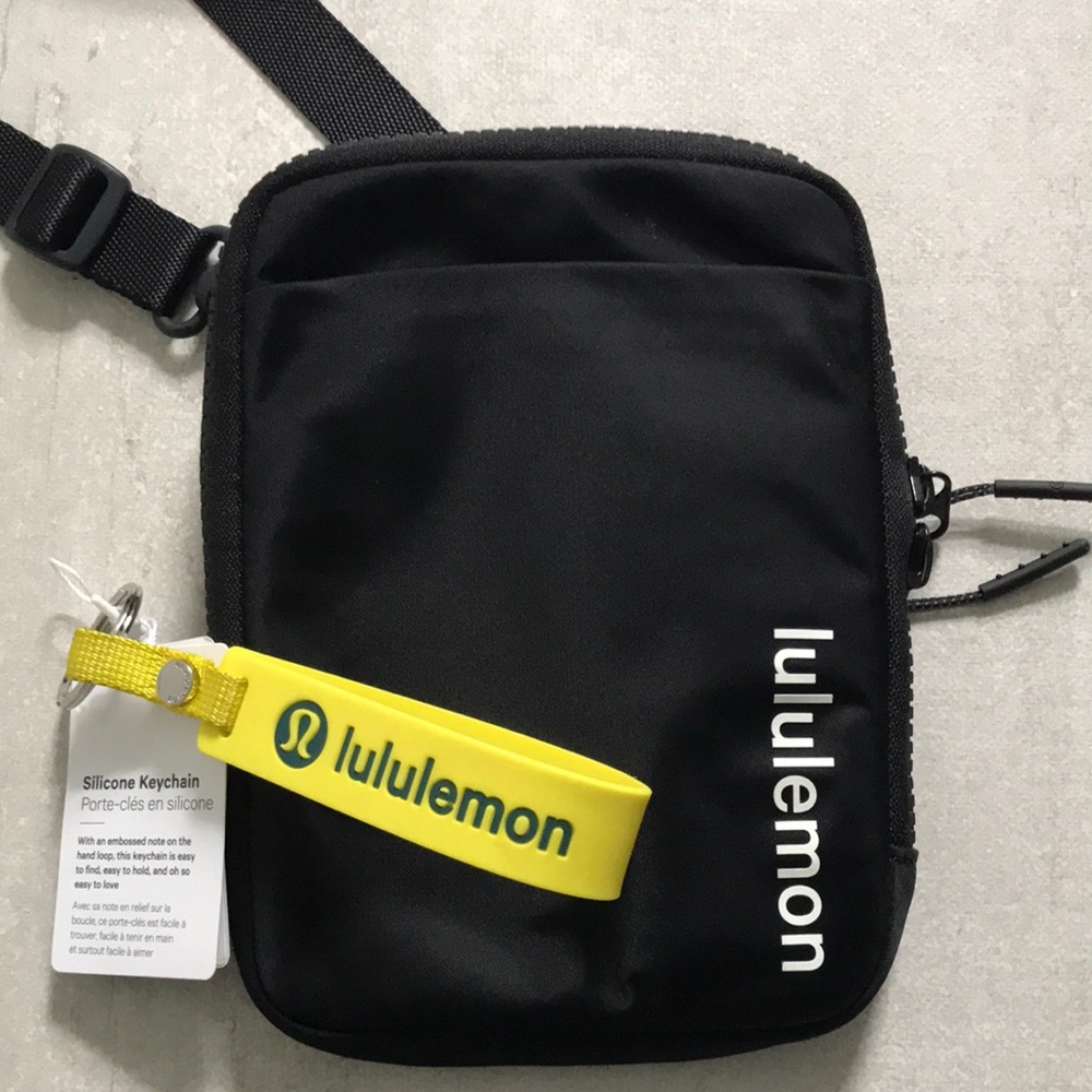 Lululemon crossbody purse and keychain